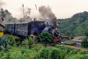 मानसून-destionation-दार्जिलिंग-हिमालय-रेलवे